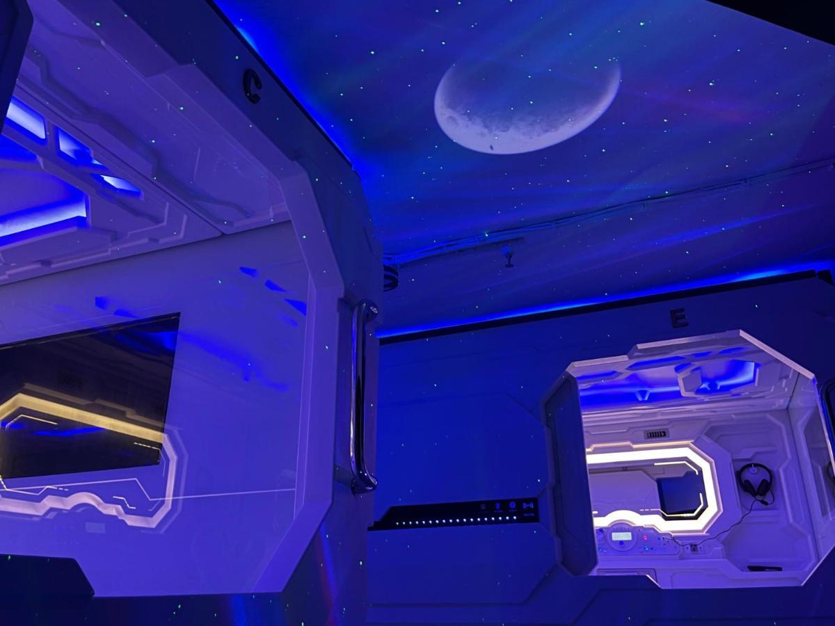 Bmax Spacepods Lapu-Lapu City Buitenkant foto