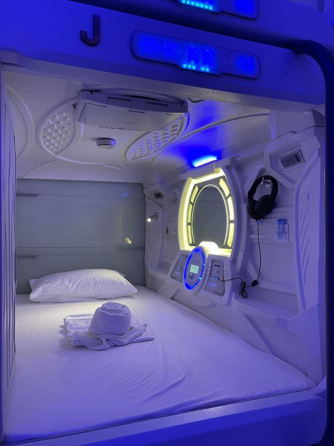 Bmax Spacepods Lapu-Lapu City Buitenkant foto